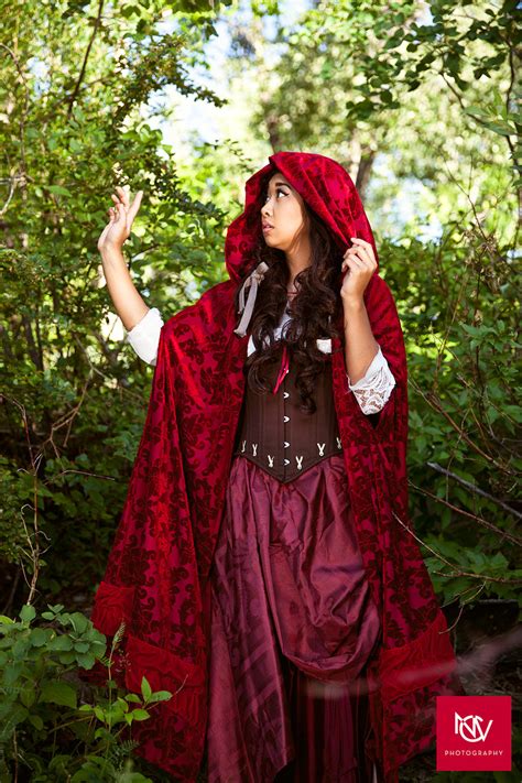 Red Riding Hood in the OUAT Universe