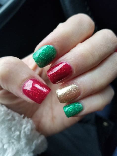 Red and Green Christmas Nails