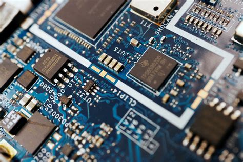 Reduce the size of semiconductor devices: