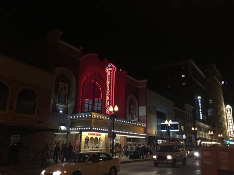 Regal Riviera Knoxville Tennessee: A Cinematic Extravaganza