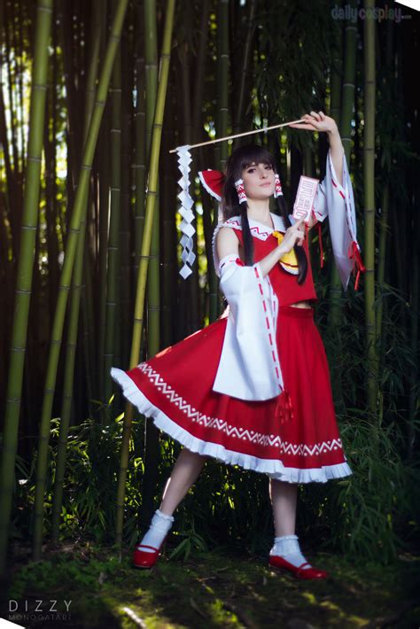 Reimu Cosplay: Embodying the Legendary Shrine Maiden