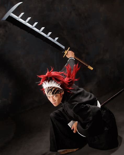 Renji Abarai Cosplay: Embodying the Fiery Lieutenant