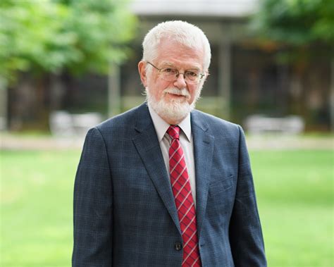Renowned Faculty and Expertise:
