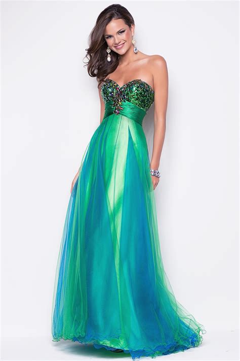 Rent 25+ Prom Dresses That Wow