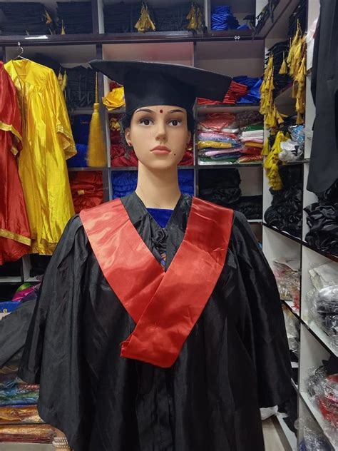 Renting a Graduation Gown: Everything You Need to Know