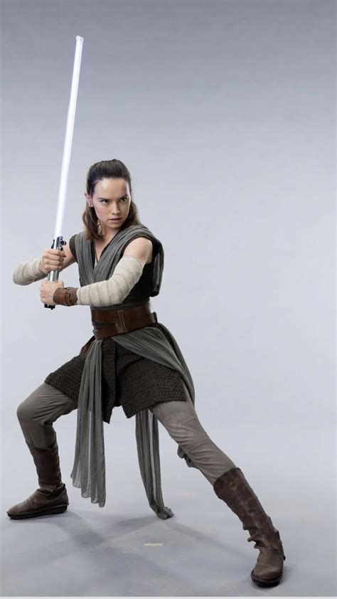 Rey's Costume in Star Wars: The Last Jedi: A Comprehensive Guide