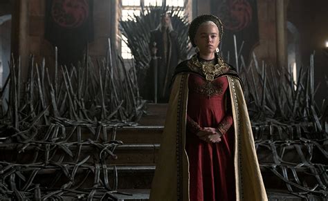 Rhaenyra Targaryen's Regal Attire: A Guide to the Intricate Costume of 