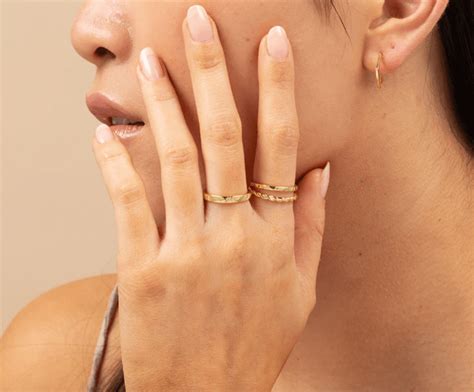 Rings with Crystals: 4,000+ Styles for Everyday Glamour