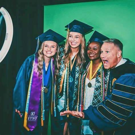 Roan Scholars Program Scholarship: A Gateway to Extraordinary Academic and Career Success