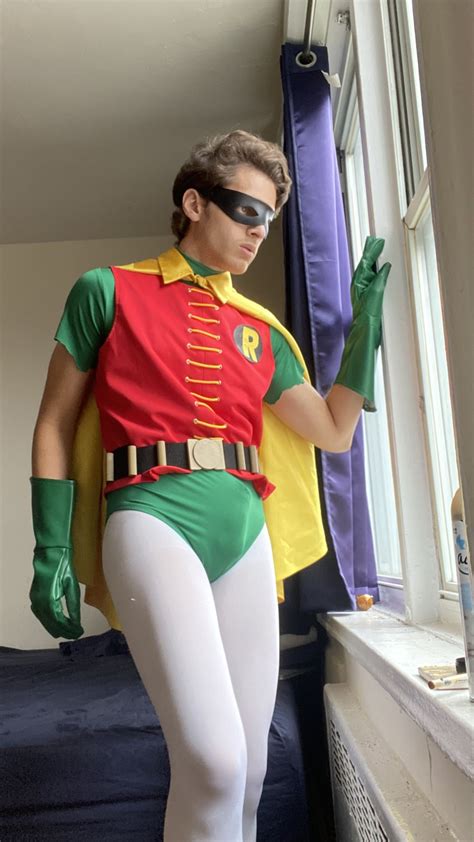 Robin Cosplay: Channel Your Inner Boy Wonder