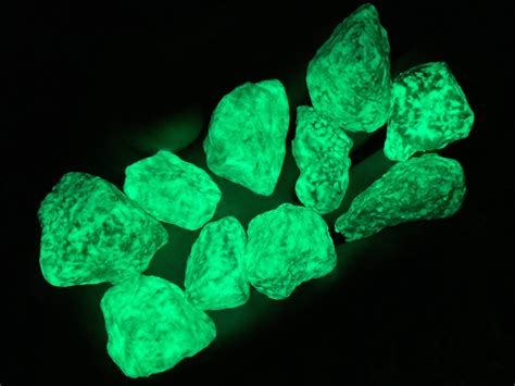 Rocks That Glow: A Luminescent Guide to Glowing Stones