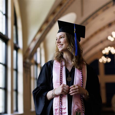 Rollins College Viewbook: A Path to a Transformative Education