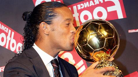 Ronaldinho: O Mago da Bola de Ouro