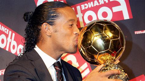 Ronaldinho Gaúcho: O Mágico do Futebol, Premiado com a Bola de Ouro