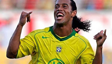 Ronaldinho Gaúcho: Uma Carreira Triunfal Marcada por Títulos Incontestáveis