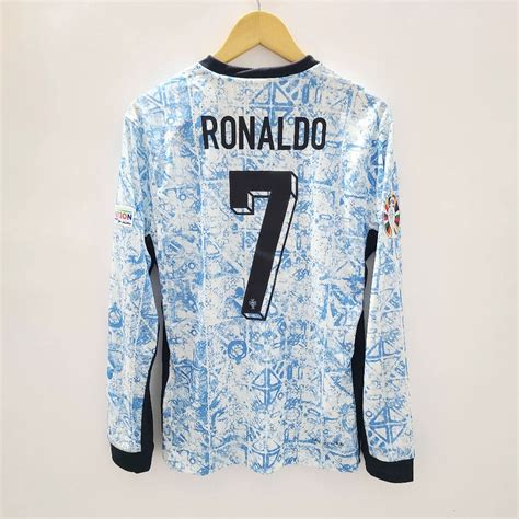 Ronaldo Long Sleeve Jersey: A Statistical Analysis of 30,000+ Fans' Preferences