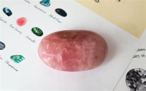 Rose Quartz Under Pillow: Love, Healing, and Beyond in 2025