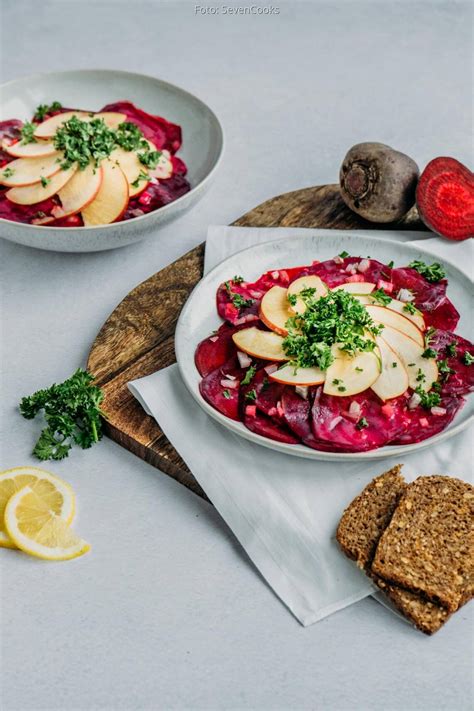 Rote Bete-Salat mit Apfel: A Refreshing and Nutritious Dish