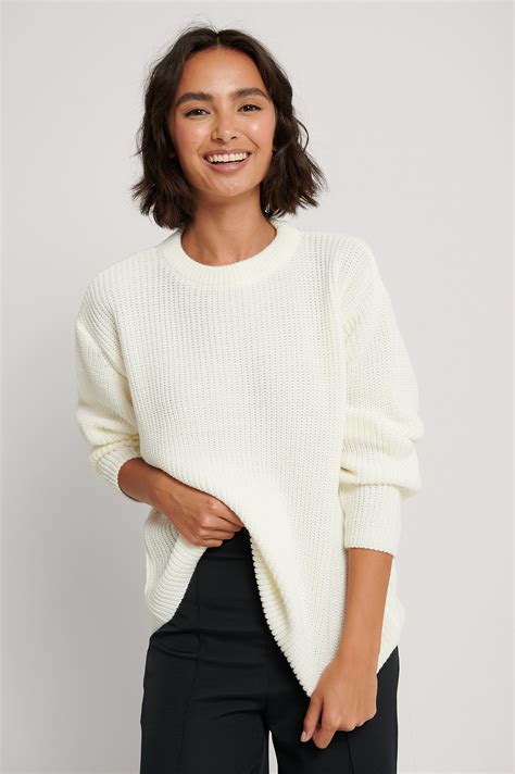 Round Neck Sweater: