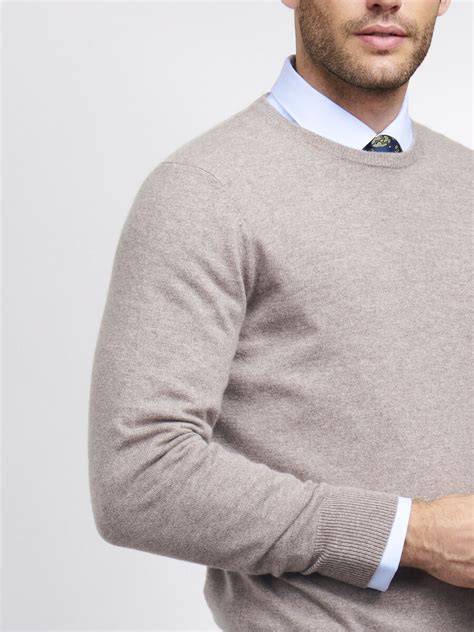 Round Neck Sweater with Dress Shirt: A Timeless and Versatile Pairing