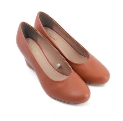 Round Toe Pumps: The Timeless and Versatile Footwear Essential