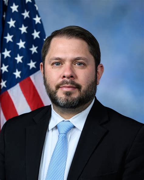 Ruben Gallego: Un Líder Emergente en la Política Estadounidense