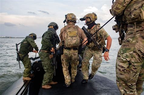 SEAL Team: The Elite Force of Naval Special Warfare