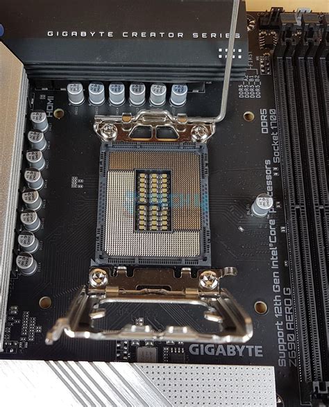 SIS822DNT-T1-GE3: Meet the 829-Pin LGA Socket That Powers Next-Generation Servers