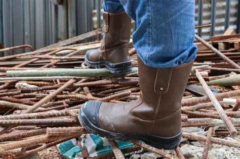 Safeguarding Your Feet: A Comprehensive Guide to Safety Toe Rubber Boots