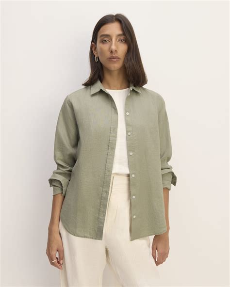 Sage Green Shirt Women's: A Guide to Styling and Pairing