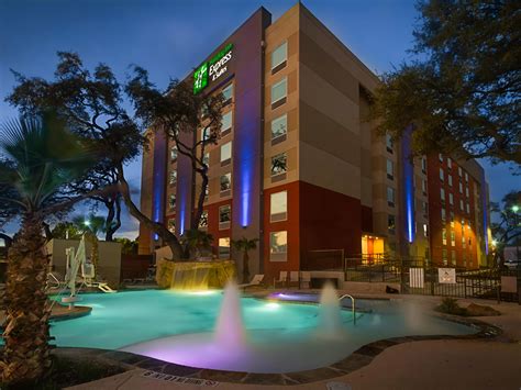 San Antonio Holiday Inn Express: 10 Reasons to Stay on Your Next Trip