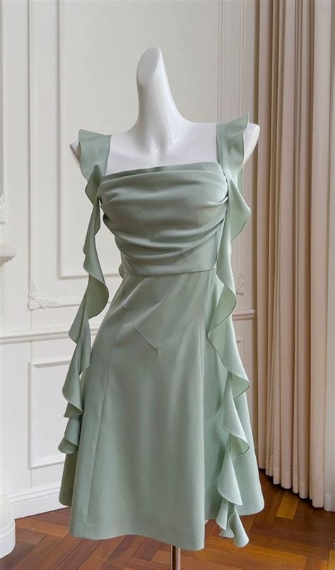 Satin Dress Green: A Timeless Choice for Any Occasion