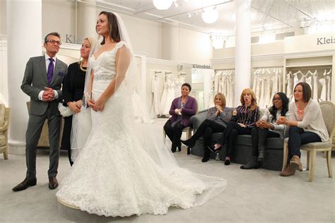 Say Yes to the Dress in 30,000