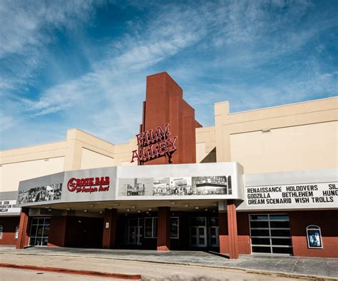 Schulman Movie Theater Bastrop: 10,000-Seat Cinema Paradise