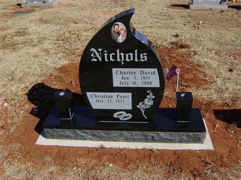 Selecting a Headstone Design