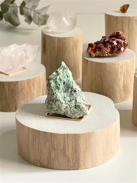 Selecting the Perfect Display Stand for Your Crystals