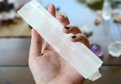 Selenite Ball: A Comprehensive Guide to Its Benefits, Healing Powers, and Use Cases