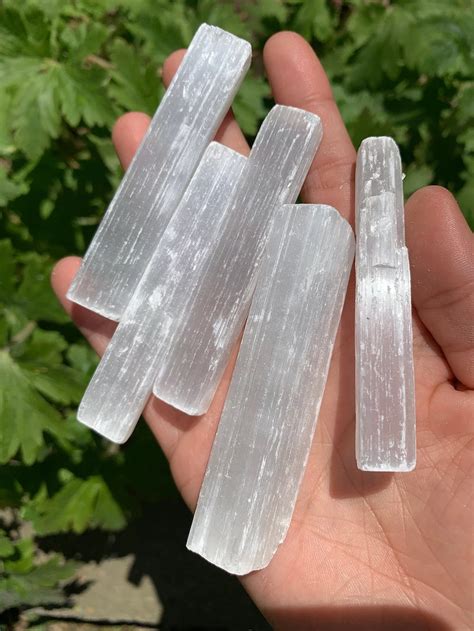 Selenite Crystal: The Luminous Stone That Purifies and Protects