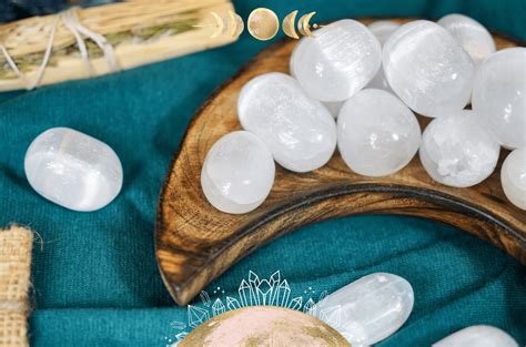 Selenite Healing Qualities: Your Complete Guide to Purification, Protection, and Spiritual Growth