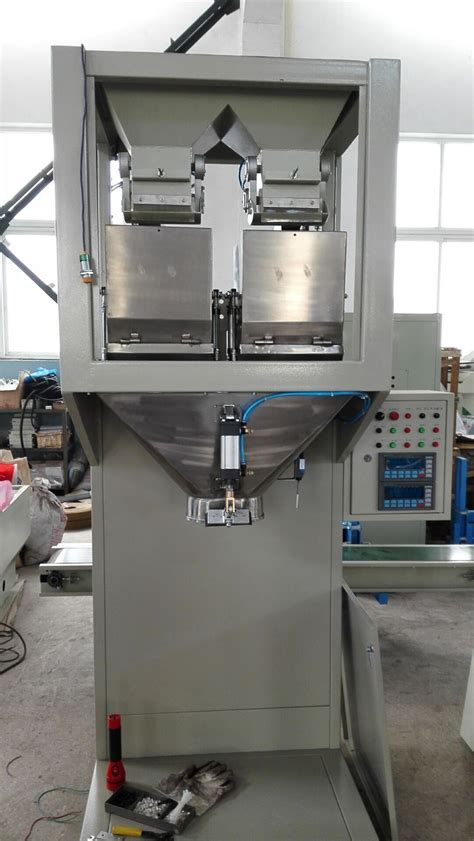 Semi-automatic Granules Bagging Machine