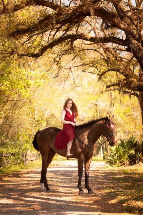 Senior Pic Outfits: Capture Your Timeless Essence