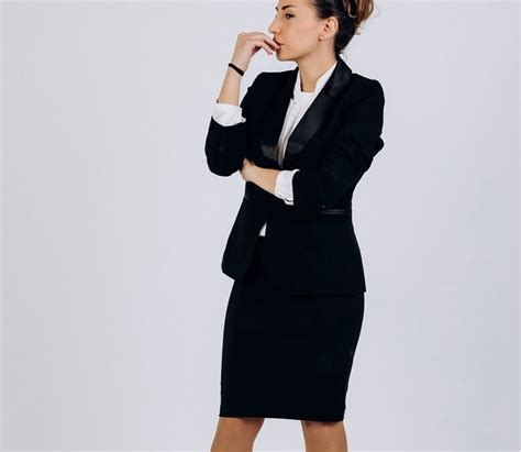 Senior Picture Clothes: A Comprehensive Guide to Dressing for Success