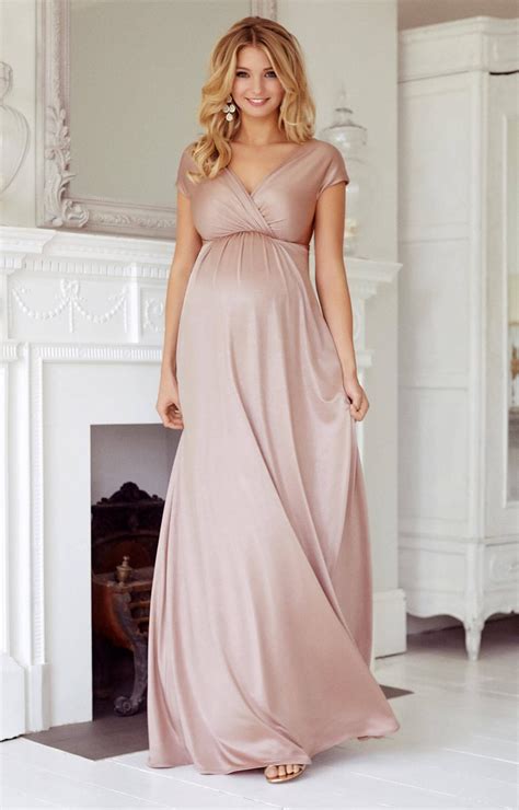 Sensational Dressings for Radiant Pregnant Bridesmaids: A Guide to 12 Captivating Styles