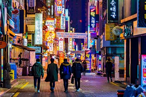 Seoul's Vibrant Midweek Scene