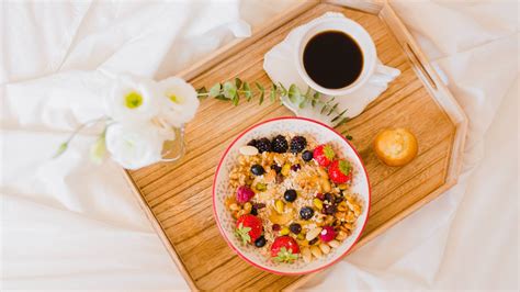 Sets the tone for the meal: