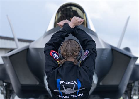 She Flies with Her Own Wings: Empowering Women in Aviation