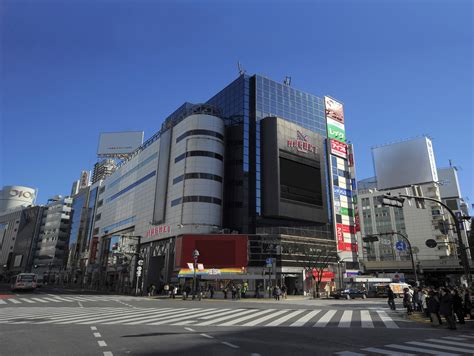 Shibuya109的商業模式：如何結合流行文化和時尚，打造購物天堂