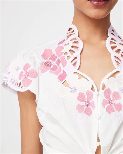 Shirts with Embroidery: A Timeless Fashion Trend with Endless Possibilities