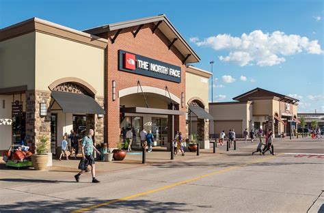 Shopping at Premium Outlets Allen, TX