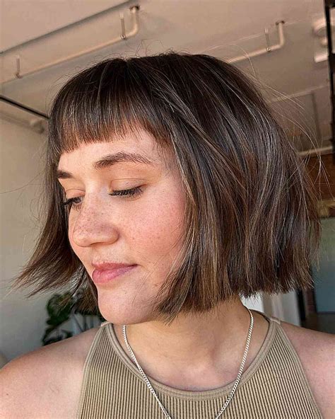 Short, blunt bangs: